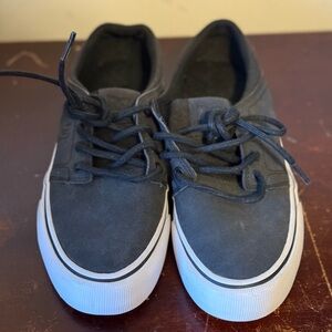 New DC Skateboard shoes 4.5Y